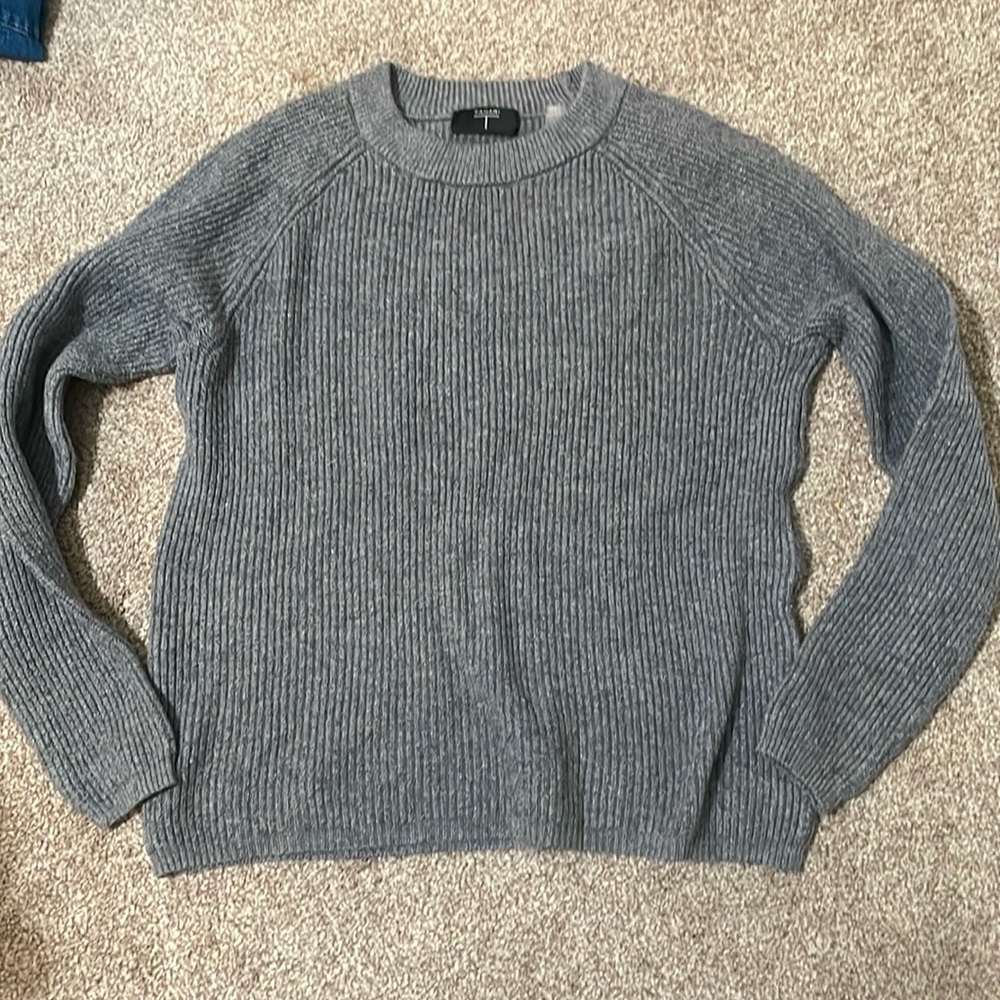 Tahari size medium. Smoke and  pet free home.